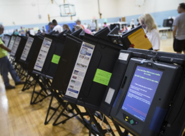 Australia áp dụng bỏ phiếu điện tử - Máy in thẻ nhựa, máy dập nổi, đầu đọc thẻ nhựa