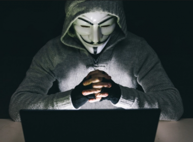 Bắt giữ công dân Mỹ gốc Nga vì gian lận thẻ - Máy in thẻ nhựa, máy dập nổi, đầu đọc thẻ nhựa