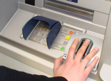 DCB Bank Ấn Độ đạt được lợi ích lớn từ khi áp dụng sinh trắc học trên ATMs - Máy in thẻ nhựa, máy dập nổi, đầu đọc thẻ nhựa