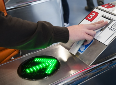 Sinh trắc học sẽ trở thành vé tàu thông dụng tại Anh - Máy in thẻ nhựa, máy dập nổi, đầu đọc thẻ nhựa