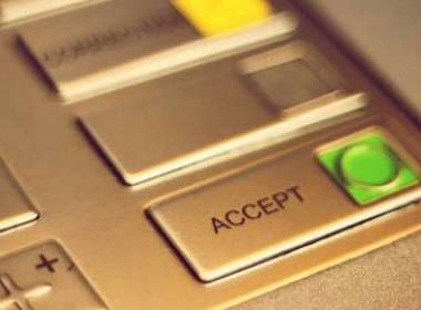 Vấn nạn ATM jackpotting bắt đầu tấn công Mỹ - Máy in thẻ nhựa, máy dập nổi, đầu đọc thẻ nhựa