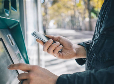 Wells Fargo cho phép truy cập ATM qua sinh trắc học Apple Pay - Máy in thẻ nhựa, máy dập nổi, đầu đọc thẻ nhựa