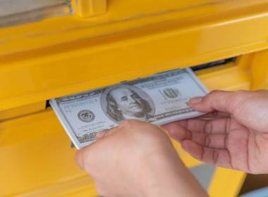 Số lượng ATM tại Mỹ tăng vọt từ năm 2020 - Máy in thẻ nhựa, máy dập nổi, đầu đọc thẻ nhựa