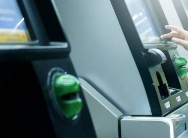 Technavio: Thị trường ATM toàn cầu tăng trưởng 6% hàng  - Máy in thẻ nhựa, máy dập nổi, đầu đọc thẻ nhựa