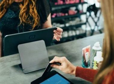 GlobalData: Tăng trưởng thanh toán thẻ tại Úc giảm do - Máy in thẻ nhựa, máy dập nổi, đầu đọc thẻ nhựa