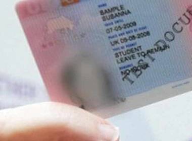 Châu Âu yêu cầu dân Anh đăng ký thẻ cư trú sinh trắc  - Máy in thẻ nhựa, máy dập nổi, đầu đọc thẻ nhựa