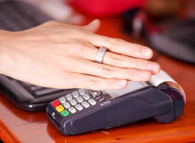 Quontic Bank ra mắt nhẫn thanh toán không tiếp xúc - Máy in thẻ nhựa, máy dập nổi, đầu đọc thẻ nhựa