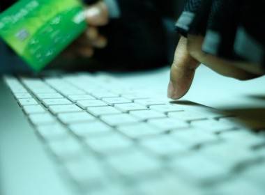 Record Future: Trộm cắp thông tin đăng nhập tăng mạnh - Máy in thẻ nhựa, máy dập nổi, đầu đọc thẻ nhựa